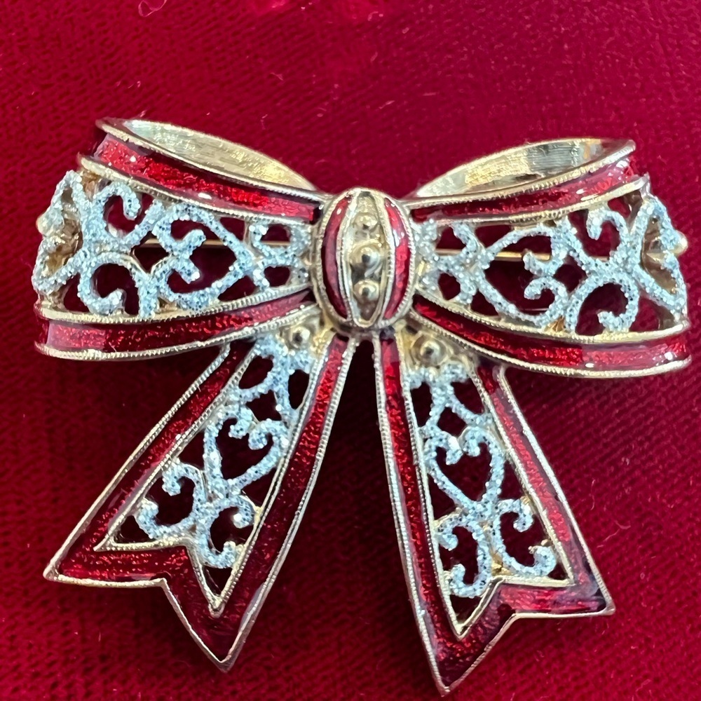 Vintage holiday bow pin